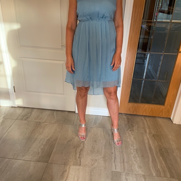 Gorgeous summer dress flows beautifully. Can be tied at front or back. Size M - Picture 10 of 11